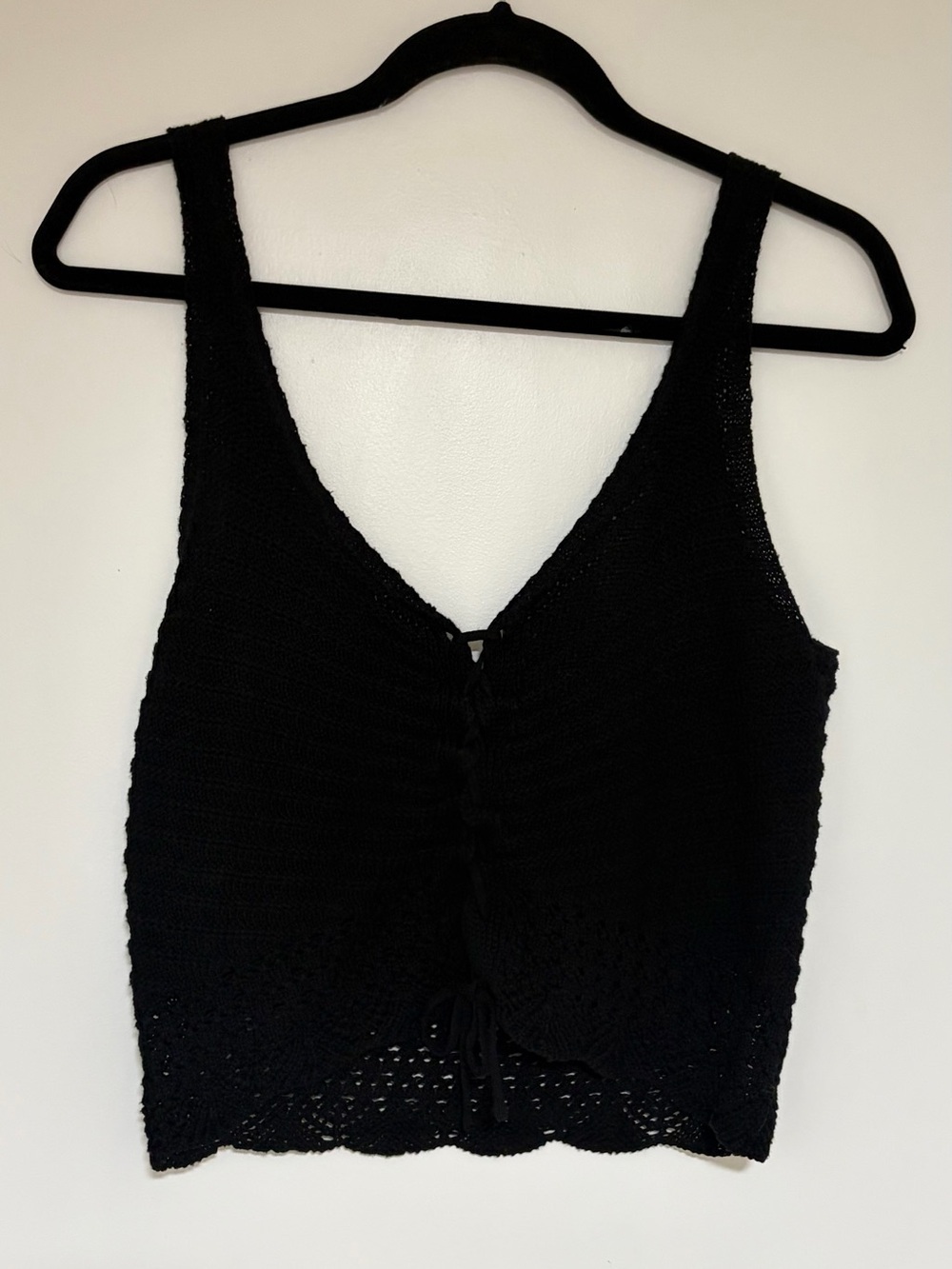 Amisu Knitware Women’s Black Crochet Sleeveless Top Size Small